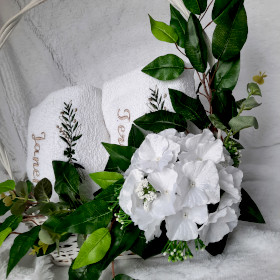 kosz prezentowy z ręcznikami haftowane imiona haftyok.pl